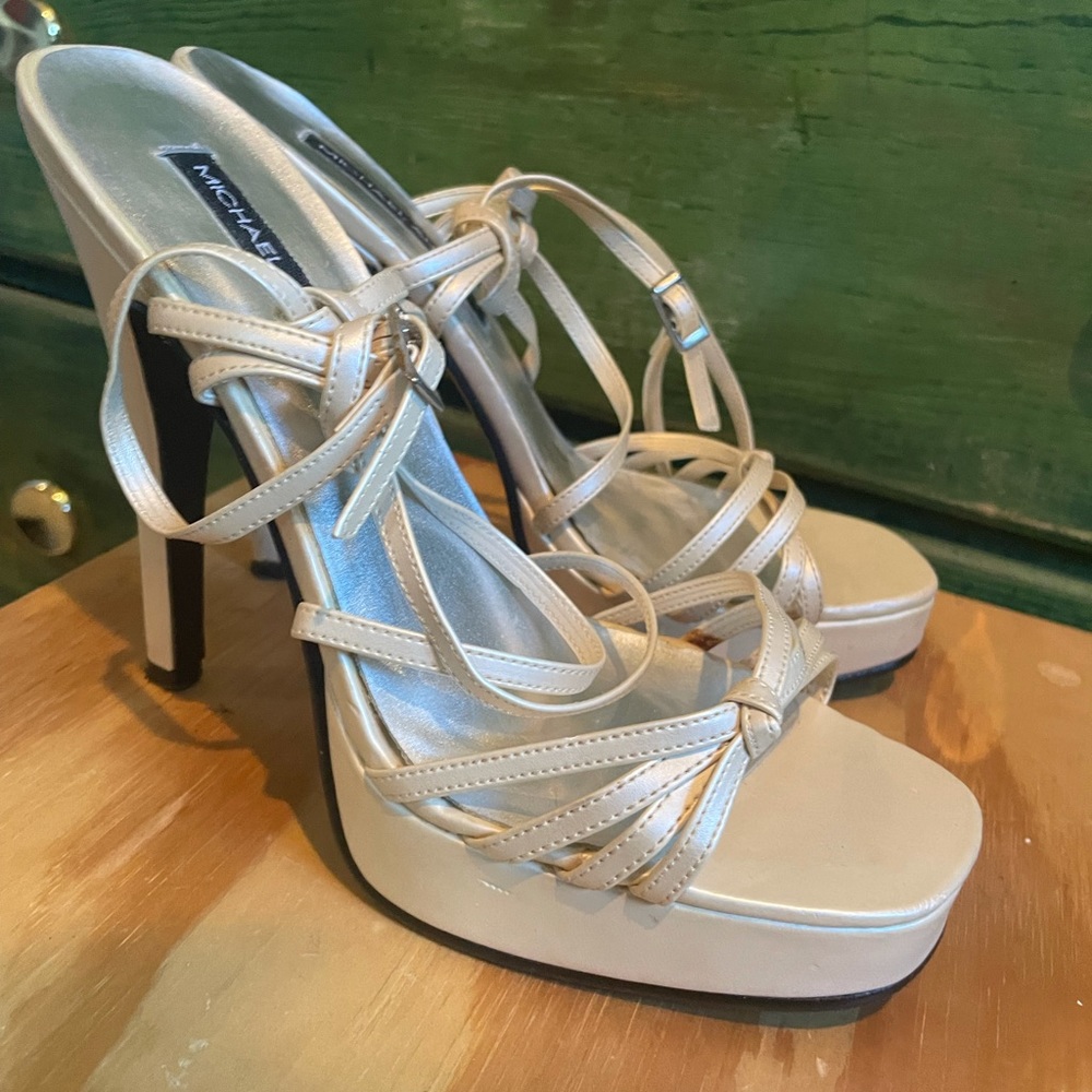 MICHAEL ANTONIO - Gold Glitter Tipton T-Strap High Heels. Size 7